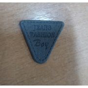 16.01  Нашивка кожзам треугольник серый 3,0*3,0см