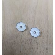 Пуговицы1045 10мм белый цветок