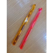 Крючок пластик длина 15см