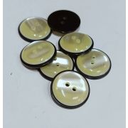 Пуговицы 131 22мм молочный кайма черная