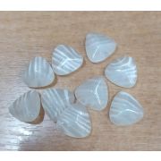 Пуговицы 608 15*15мм молочный треугольник