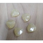 Пуговицы 612 15мм бежевый треугольник