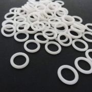 1.33  Кольцо ковровое пластик 13мм. белое