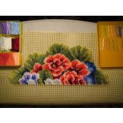 Набор в ковровой технике в сумочке  45*45см. канва пластиковая, акриловые нити нарезка, крючок,схема